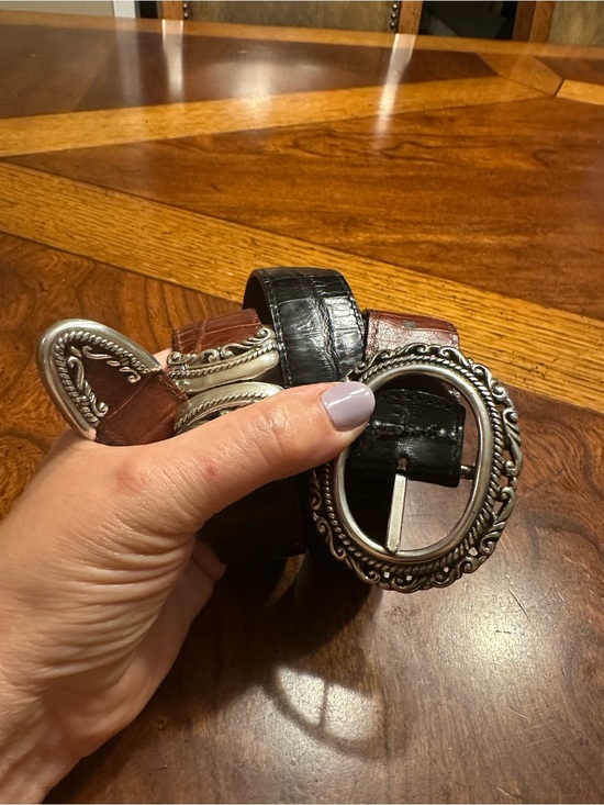 Unknown Accessories - Women's Dual-Tone Leather Belt with Decorative Silver Buckle - Black/Brown